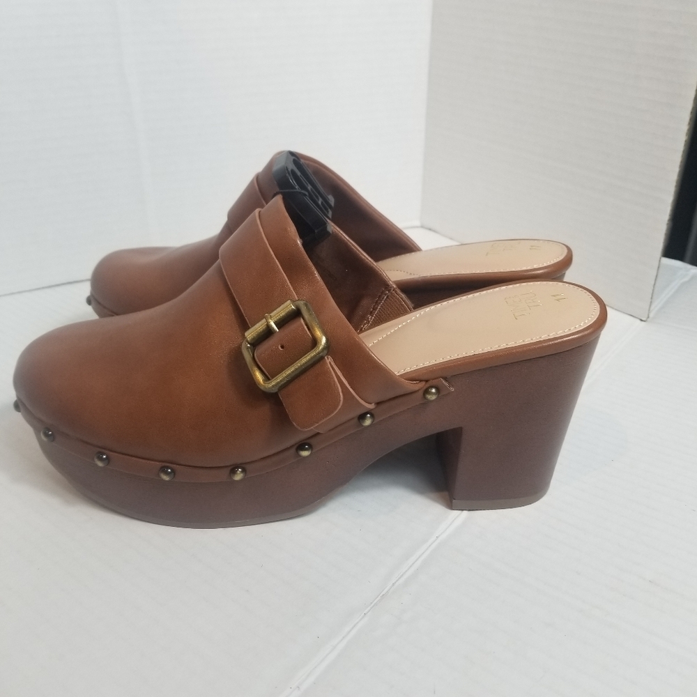 NWT TIME AND TRU WOMEN'S BROWN HEELED CLOG MULES SIZE 11